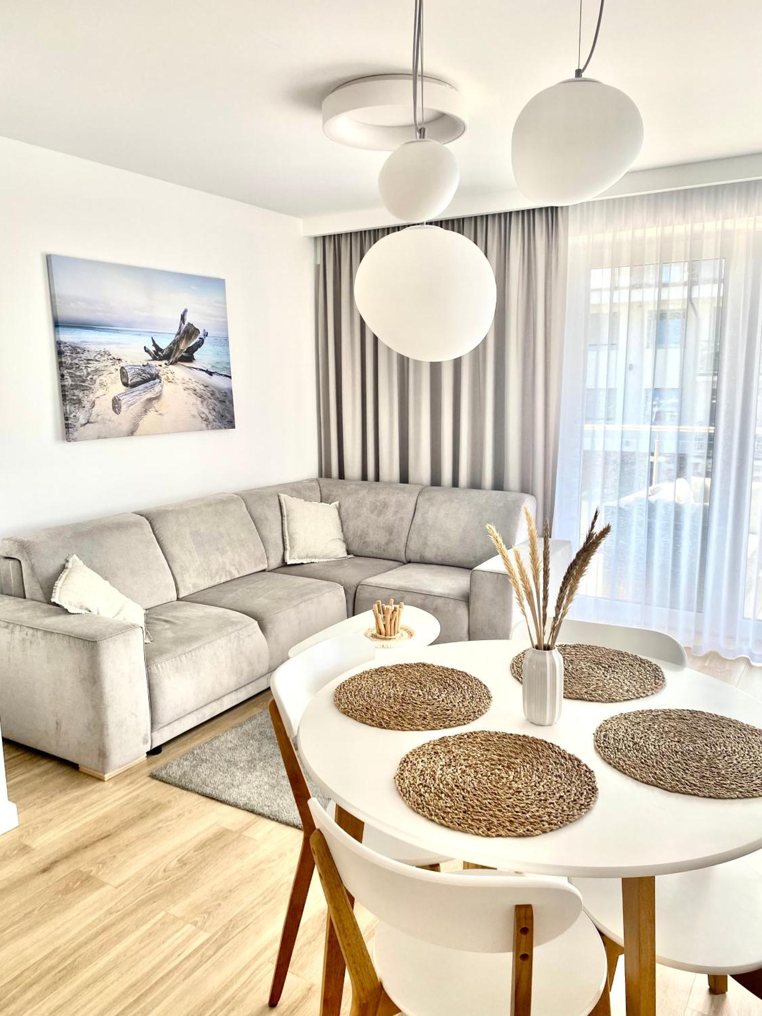 Apartament Nadmorski Z Basenem Klifowa Rewal Kültér fotó